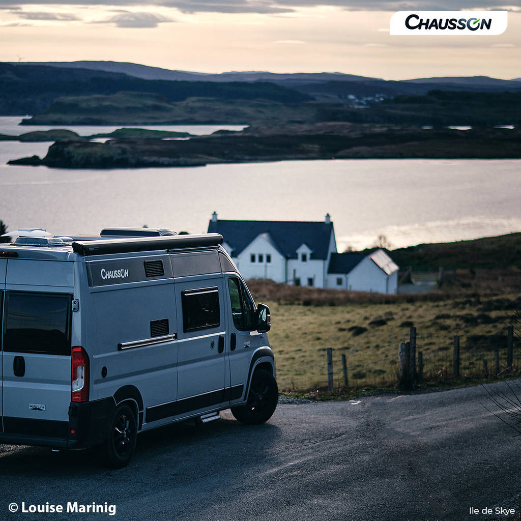 Camping car a la casse & pieces détachées occasion, Bonjour . Je recherche  des housses origine challenger pour mon CC